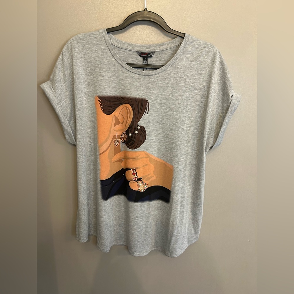 NWT Love & Lace short sleeved tee with beauty face and head sequins 1x